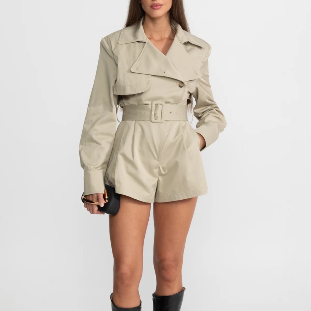 Elegant Women's Tan Trench Coat